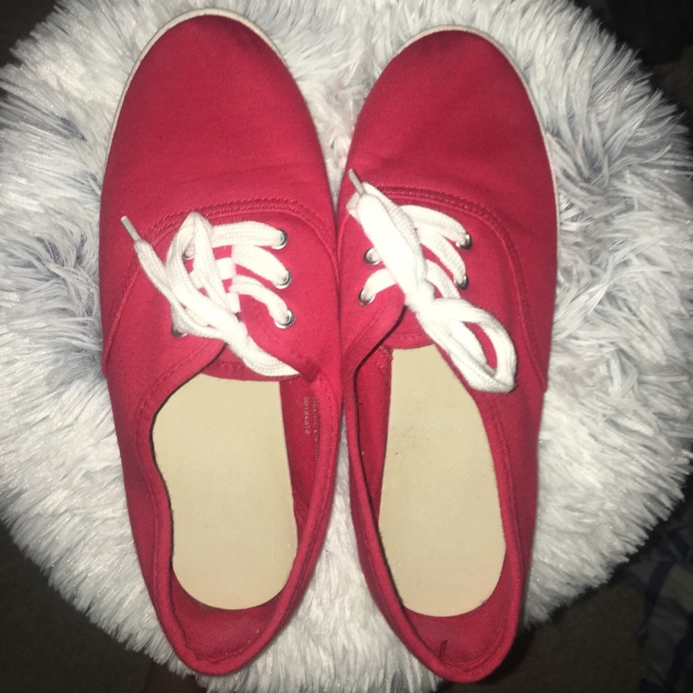 Red shoes size 6/6.5☀️